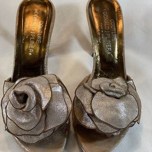 Donal J PLINER Gold flowered Heels